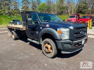 lot 41A image: 2013 Ford F550 flatbed truck. VIN1FDUF5GT4DE...