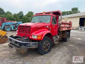 lot 51A image: 2000 International 4700 SA dump truck. VIN1...