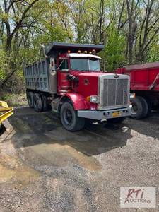lot 54 image: 1985 Peterbilt TA dump truck. VIN1XP4LA0X6F...