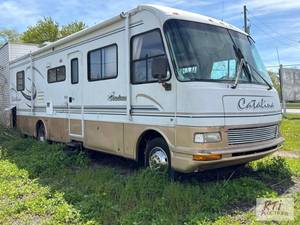 lot 57 image: 1999 Ford F53 Coachmen Catalina motorhome. VI...