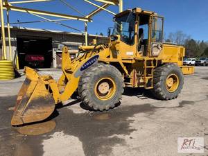 lot 59 image: Samsung SL120-2 wheel loader. Approx 4500 hou...