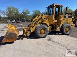 lot 61 image: CAT IT28 wheel loader. 20,244 hours. Quick co...