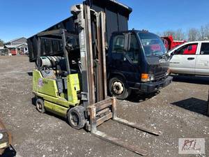 lot 74 image: Clark GCS25MC propane forklift, 3 stage mast,...