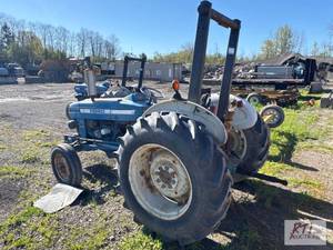 lot 82 image: Ford 2810 tractor.�Fully operational conditi...