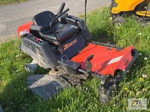 lot 95 image: Ariens Zoom 1640 zero turn mower. Equipped wi...