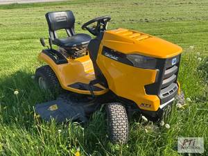 lot 96 image: Cub Cadet XT1 riding mower. 324 hours. Equipp...