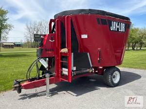 lot 104 image: Jay-Lor 5425 single auger feed mixer wagon eq...