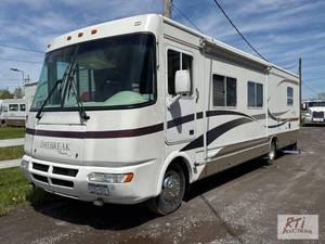 lot 16 image: 2001 Daybreak Ford F53 motorhome. VIN 1FCNF53...