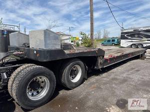 lot 23 image: 2003 Landoll 660B tandem sliding axle trailer...