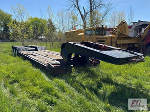 lot 25 image: 1994 Landoll 325 lowboy trailer. VIN 1LH325TJ...