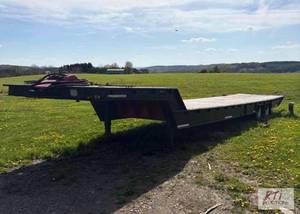 lot 26 image: 1979 Trail King hydraulic tail trailer. VIN 1...