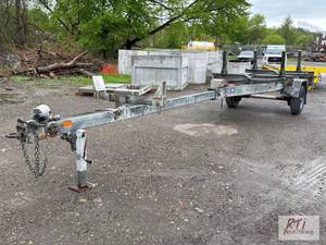 lot 35 image: 2000 Sauber pole trailer. VIN 1F9UZ2019YV0480...