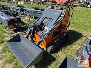 lot 23 image: LandHonor ME380XT mini skid loader with 44in ...