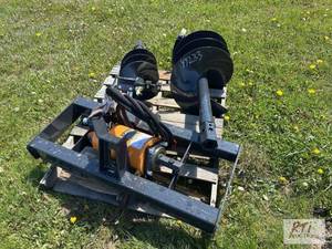 lot 64 image: Wolverine hydraulic post hole digger with 12i...