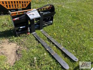 lot 94 image: Wolverine hydraulic adjustable pallet forks w...