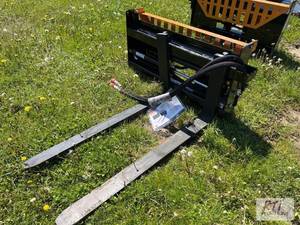 lot 95 image: Wolverine hydraulic adjustable pallet forks w...