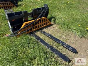 lot 107 image: LandHonor hydraulic adjustable pallet forks w...