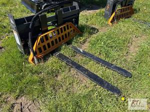 lot 109 image: LandHonor hydraulic adjustable pallet forks w...