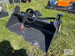lot 127 image: Wolverine 48in MP bucket for mini skid loader...