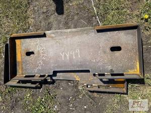 lot 172 image: 2X Closed skid loader mounting plates. MDI I...