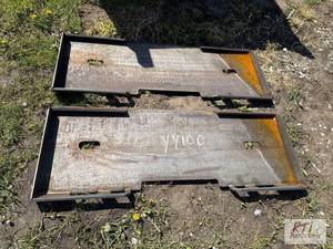 lot 173 image: 2X Closed skid loader mounting plates. MDI I...