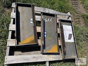 lot 175 image: 3X LandHonor mini skid loader attachment plat...
