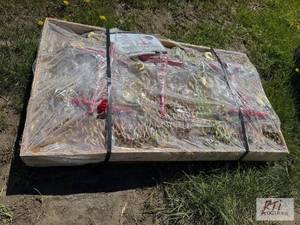 lot 205 image: Crate of (5) 9200lb ratchet binders, (10) 20f...