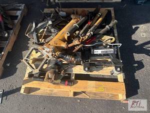 lot 3 image: Pallet of miscellaneous jacks, cable�cutters...
