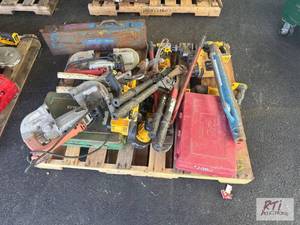 lot 5 image: Pallet of miscellaneous hand tools, corded, d...