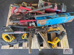 lot 7 image: Pallet of miscellaneous, corded and cordless ...