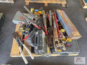 lot 8 image: Miscellaneous pallet of corded and cordless t...
