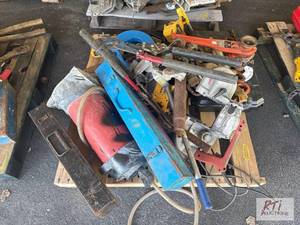 lot 10 image: Pallet Miscellaneous of corded and cordless t...