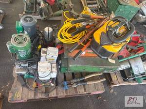 lot 16 image: Pallet with miscellaneous tools, including hy...