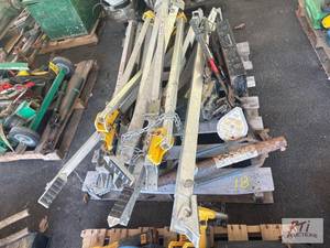 lot 18 image: Pallet of aluminum, personnel material tripod...