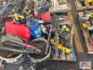 lot 29 image: Pallet with miscellaneous and tools, includin...