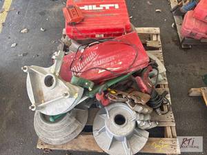 lot 32 image: Pallet of miscellaneous pipe bending tools, c...
