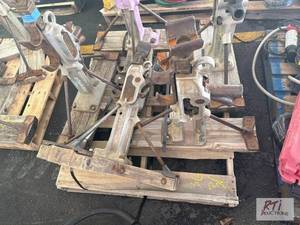 lot 36 image: Pallet of five heavy duty jacks. Five in tota...