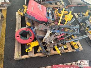 lot 37 image: Pallet of miscellaneous hand tools, including...