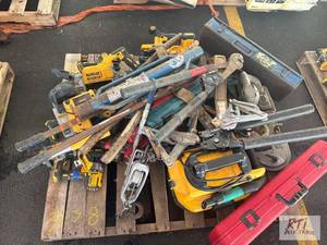 lot 38 image: Pallet of miscellaneous hand tools, including...