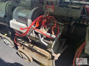 lot 54 image: Ridgid 1822-1 pipe threader on steel wheeled ...