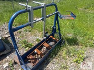 lot 89 image: Wire cart on wheels....