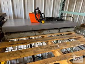lot 11 image: American lift industrial lift with foot pedal...