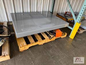 lot 35 image: Heavy duty floor scale. In working condition&...