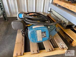 lot 42 image: Demag electric chain hoist. Model PKV1-V1. 5...