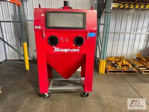 lot 67 image: Snap On sandblasting cabinet...