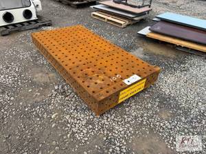 lot 101 image: Welding table...