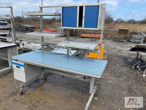lot 105 image: Rolling work station...