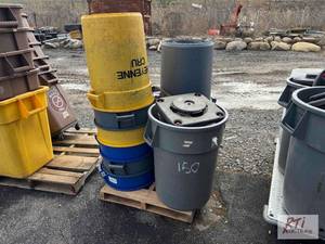 lot 132 image: 10X garbage cans with base and wheels...