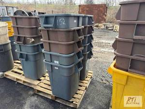 lot 134 image: 10X garbage cans with base and wheels...