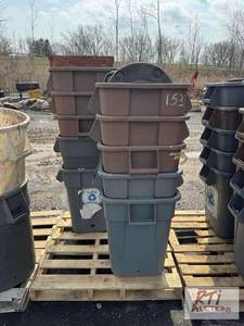 lot 135 image: 10X garbage cans with base and wheels...